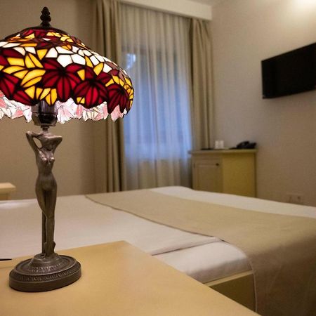 Hotel Bohemia Bacau Bagian luar foto