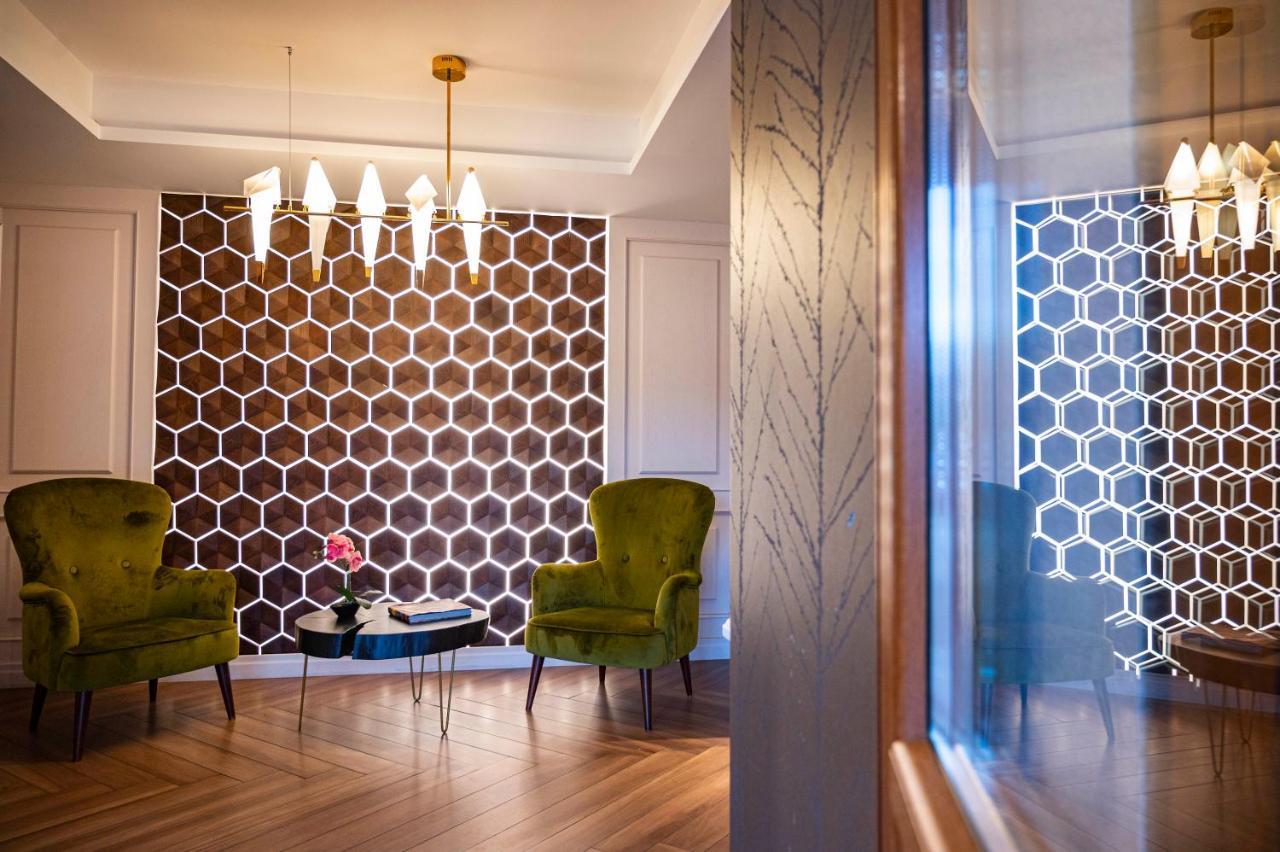 Hotel Bohemia Bacau Bagian luar foto
