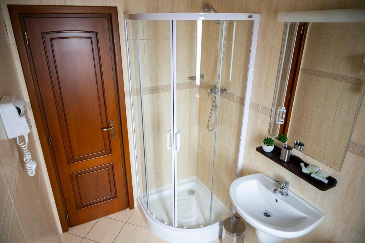Hotel Bohemia Bacau Bagian luar foto