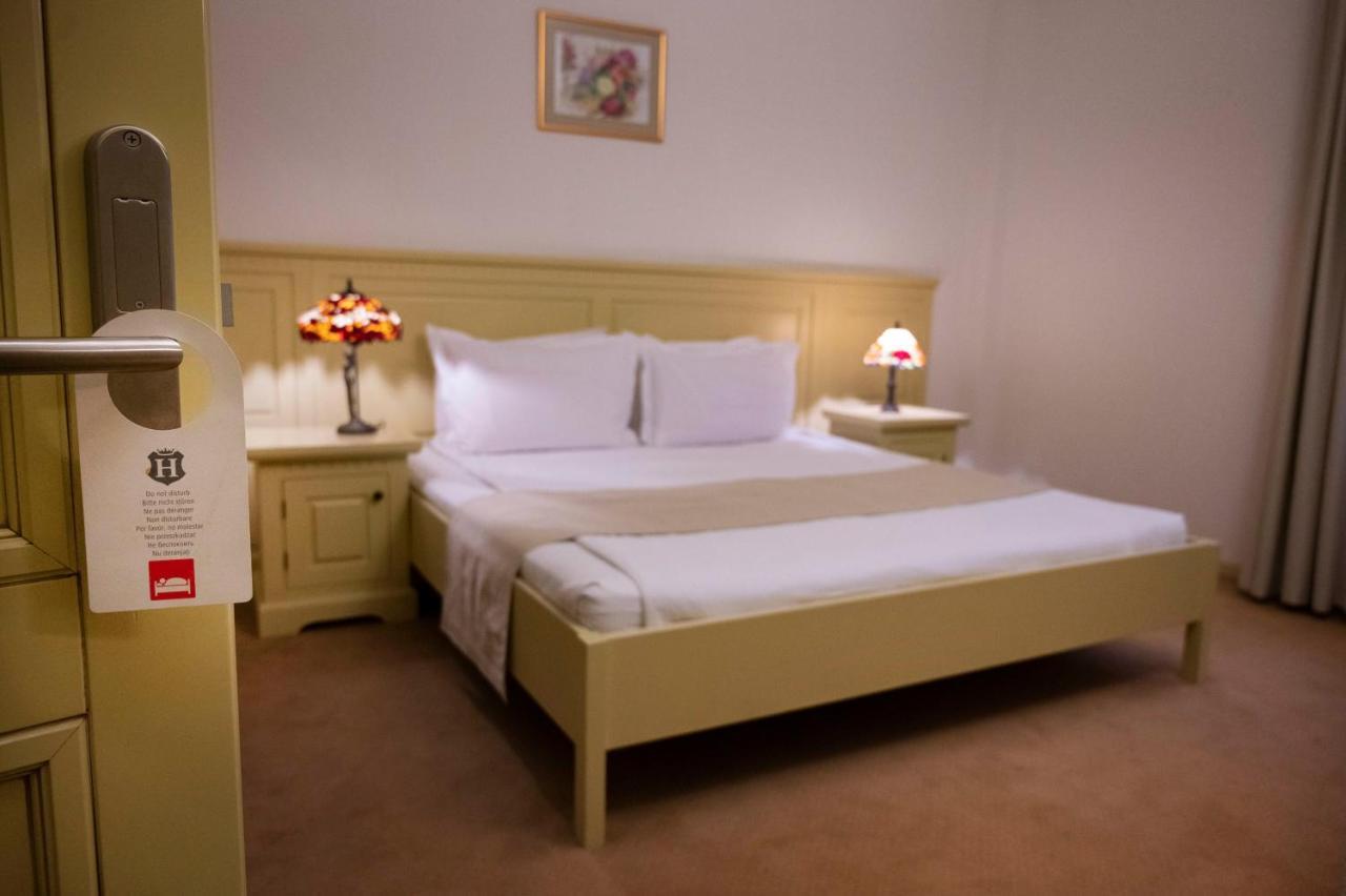 Hotel Bohemia Bacau Bagian luar foto