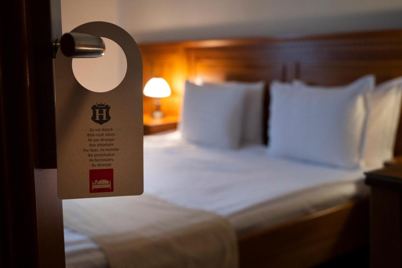 Hotel Bohemia Bacau Bagian luar foto