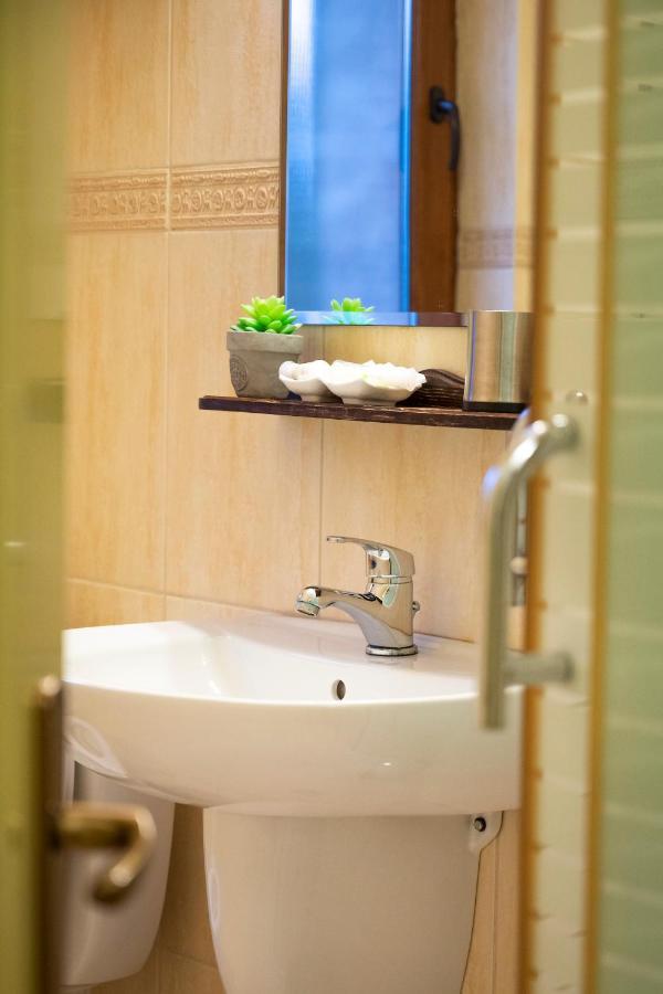 Hotel Bohemia Bacau Bagian luar foto