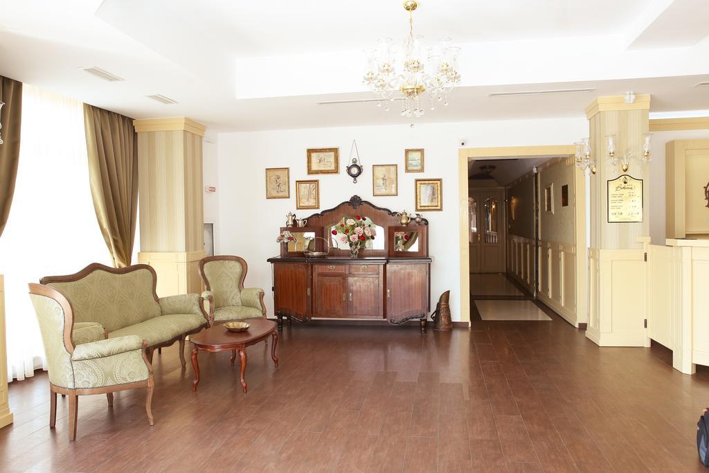 Hotel Bohemia Bacau Bagian luar foto
